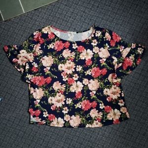 Floral top, ruffle sleeve